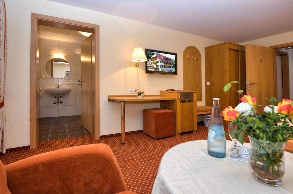 Gasthaus Sonne Muenstertal Room photo